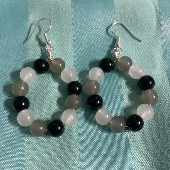 Black and White Beaded Earrings - Picture 6 of 8